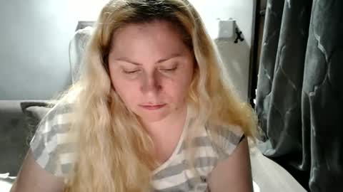 Laura online show from March 1, 11:37 pm
