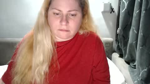Laura online show from February 10, 7:49 pm