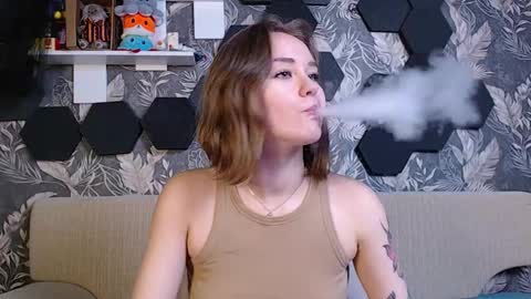 Snapshot of candyyyyrio chatting on December 9, 5:40 am Mia online show from December 9, 5:40 am