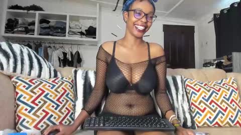 Canela online show from February 11, 1:30 pm