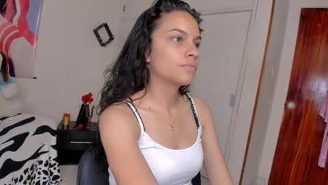 Snapshot of canelita_love221941 chatting on February 19, 8:20 pm canela online show from February 19, 8:20 pm