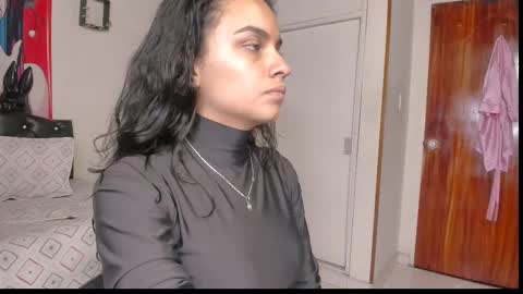 Snapshot of canelita_love221941 chatting on February 10, 7:49 pm canela online show from February 10, 7:49 pm