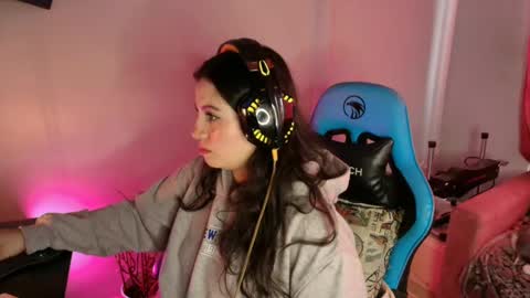 cara890713 online show from March 3, 8:43 pm