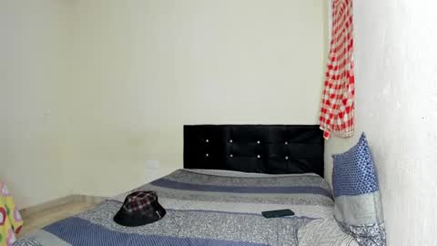 Snapshot of cardrey05 chatting on January 23, 11:36 pm Carlos and Cristian online show from January 23, 11:36 pm