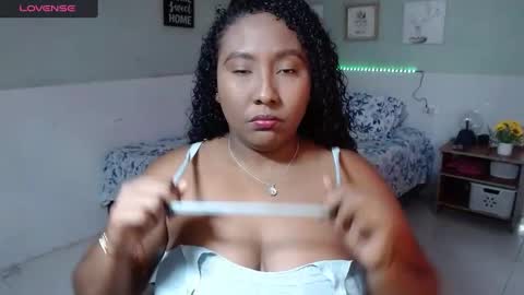 Snapshot of caroldelatorre chatting on December 9, 8:01 pm Carol de la torre online show from December 9, 8:01 pm
