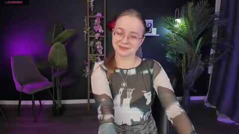 Snapshot of cassiecool chatting on February 19, 9:14 pm assie online show from February 19, 9:14 pm