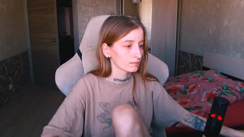 Snapshot of cath_dysphoria_ chatting on December 18, 9:47 am CATH online show from December 18, 9:47 am