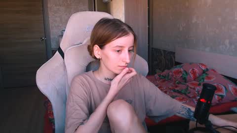 Snapshot of cath_dysphoria_ chatting on December 17, 9:39 am CATH online show from December 17, 9:39 am