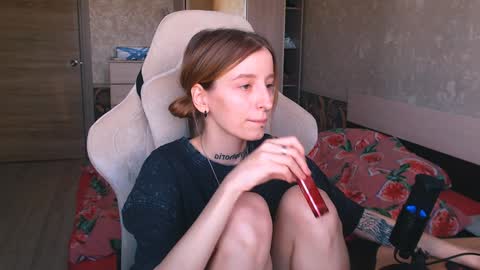 Snapshot of cath_dysphoria_ chatting on December 19, 8:02 am CATH online show from December 19, 8:02 am