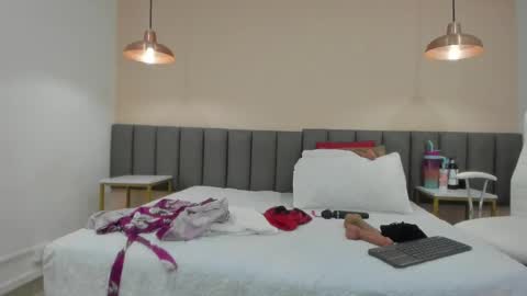 Snapshot of celeste_smmith_ chatting on February 25, 3:20 am celeste_smmith_ online show from February 25, 3:20 am