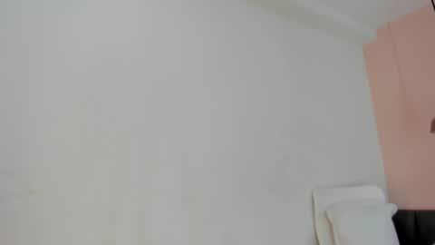 Snapshot of celeste_smmith_ chatting on March 5, 3:18 am celeste_smmith_ online show from March 5, 3:18 am