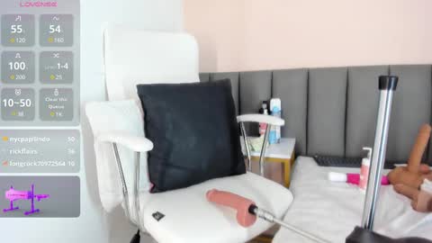 Snapshot of celeste_smmith_ chatting on March 9, 6:28 am celeste_smmith_ online show from March 9, 6:28 am