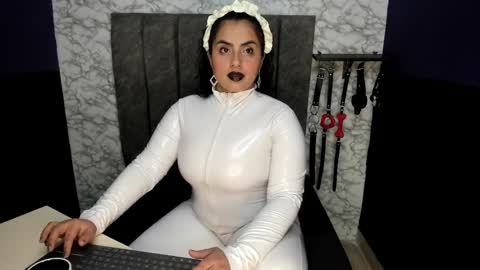       online show from January 7, 9:50 am