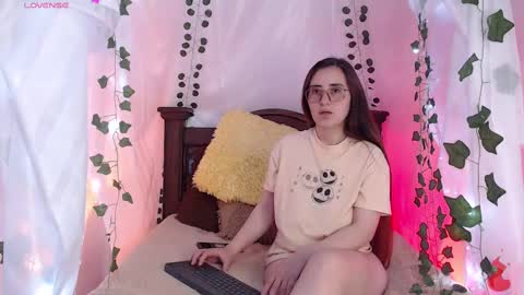 Hello guys my name is Sofi and Lizzie and  Vanessa online show from February 26, 5:35 am