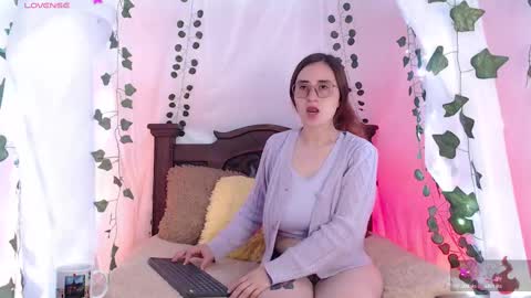 Hello guys my name is Sofi and Lizzie and  Vanessa online show from February 19, 2:33 am