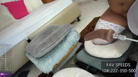 Snapshot of chanell_lovers chatting on March 8, 2:01 am CHANELL online show from March 8, 2:01 am