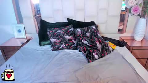 charis_hill online show from February 13, 1:19 am