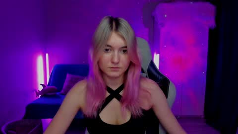 Snapshot of chatur_lady_ chatting on February 2, 11:29 am Betty online show from February 2, 11:29 am