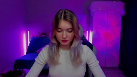 Snapshot of chatur_lady_ chatting on January 21, 8:41 am Betty online show from January 21, 8:41 am