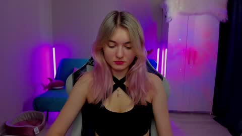 Snapshot of chatur_lady_ chatting on February 7, 5:31 am Betty online show from February 7, 5:31 am