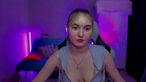 Snapshot of chatur_lady_ chatting on February 15, 10:22 am Betty online show from February 15, 10:22 am