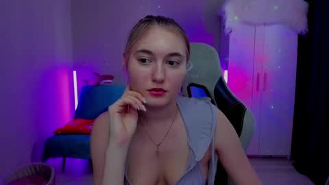 Snapshot of chatur_lady_ chatting on February 15, 7:16 am Betty online show from February 15, 7:16 am