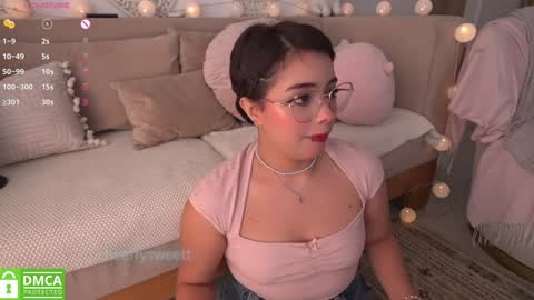 Snapshot of cheerrysweett chatting on February 5, 12:38 pm Baby Cherry online show from February 5, 12:38 pm