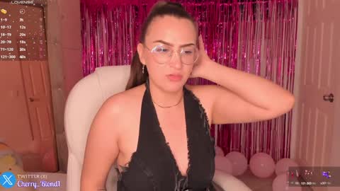 Snapshot of cherry_blond_ chatting on February 4, 8:02 am Cherry online show from February 4, 8:02 am