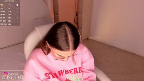 Snapshot of cherry_blond_ chatting on February 23, 2:07 am Cherry online show from February 23, 2:07 am
