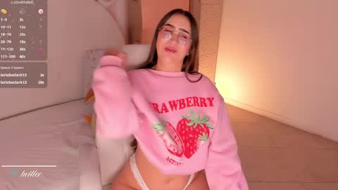 Snapshot of cherry_blond_ chatting on February 23, 8:17 am Cherry online show from February 23, 8:17 am