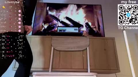 Vanessa Ray  STREAMING TIME everyday of the week  -  German time. except Saturday online show from February 2, 4:54 pm