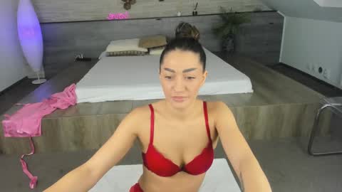 Snapshot of chiara_conti chatting on February 25, 5:52 am Chiara online show from February 25, 5:52 am