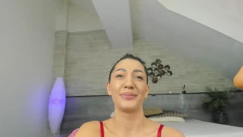 Snapshot of chiara_conti chatting on February 25, 12:05 pm Chiara online show from February 25, 12:05 pm