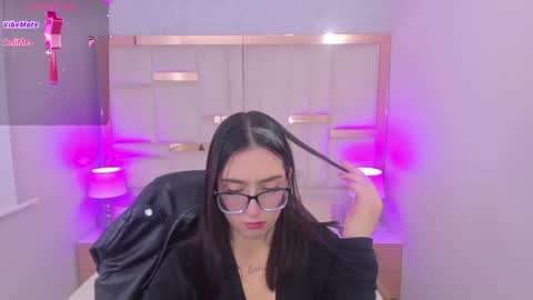 Chloe online show from March 10, 1:00 pm