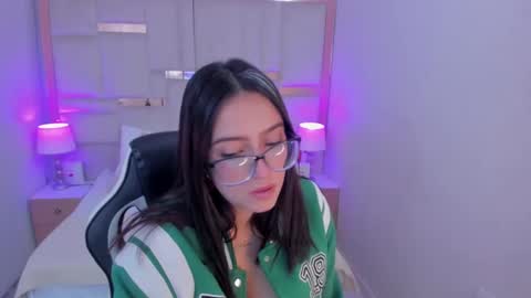 Chloe online show from February 25, 4:46 pm