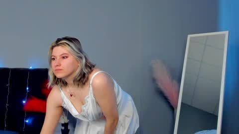 Snapshot of chloebloss0m chatting on February 12, 9:31 am Boni online show from February 12, 9:31 am