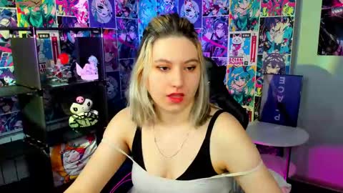 Snapshot of chloebloss0m chatting on March 8, 2:55 am Boni online show from March 8, 2:55 am