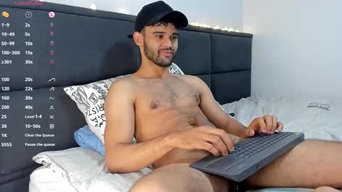 Im Chirs IM MODEL INDEPENDT online show from January 8, 10:48 pm