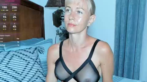 Snapshot of christine_35 chatting on September 19, 12:20 pm Christine - online show from September 19, 12:20 pm