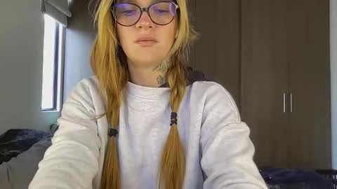 Val riess -- Instagram free online show from September 20, 7:50 pm