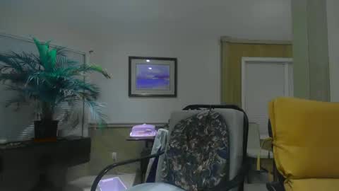Snapshot of chuck354139 chatting on January 12, 10:56 am chuck354139 online show from January 12, 10:56 am