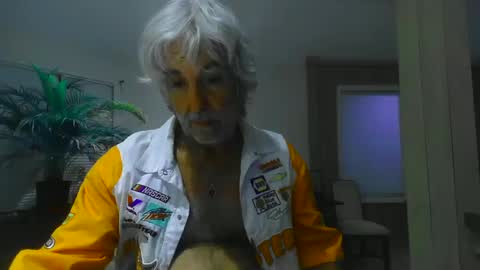Snapshot of chuck354139 chatting on January 5, 12:42 am chuck354139 online show from January 5, 12:42 am