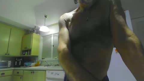 Snapshot of chuck354139 chatting on January 21, 11:24 pm chuck354139 online show from January 21, 11:24 pm