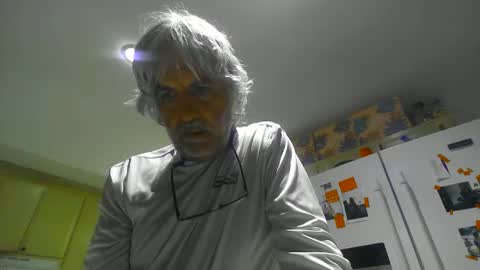 Snapshot of chuck354139 chatting on January 6, 5:19 am chuck354139 online show from January 6, 5:19 am