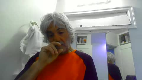 Snapshot of chuck354139 chatting on January 5, 4:25 am chuck354139 online show from January 5, 4:25 am