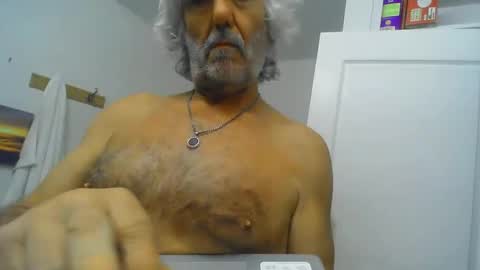 Snapshot of chuck354139 chatting on January 9, 3:04 am chuck354139 online show from January 9, 3:04 am
