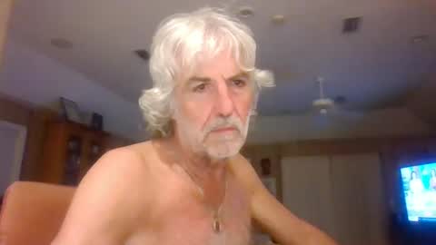Snapshot of chuck354139 chatting on January 3, 6:44 am chuck354139 online show from January 3, 6:44 am