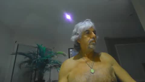 Snapshot of chuck354139 chatting on February 17, 8:52 am chuck354139 online show from February 17, 8:52 am