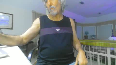 Snapshot of chuck354139 chatting on March 11, 8:08 am chuck354139 online show from March 11, 8:08 am