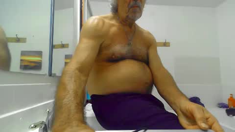 Snapshot of chuck354139 chatting on February 16, 5:26 am chuck354139 online show from February 16, 5:26 am
